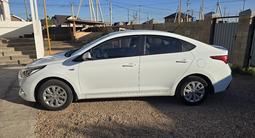 Hyundai Accent 2018 года за 6 500 000 тг. в Астана – фото 2