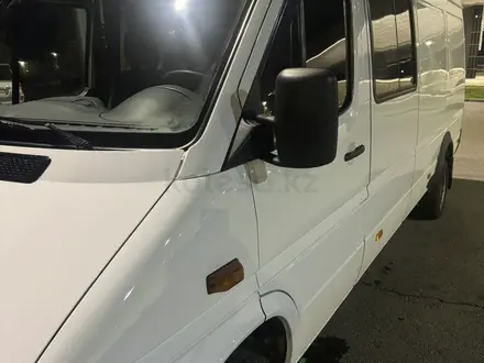 Mercedes-Benz Sprinter 2005 года за 10 500 000 тг. в Алматы – фото 2