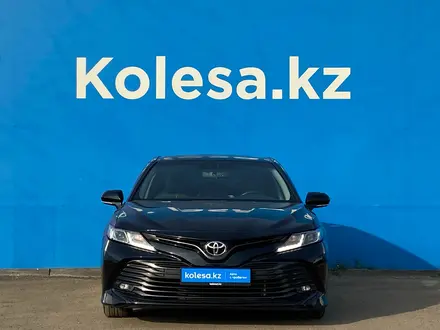 Toyota Camry 2018 года за 11 880 000 тг. в Алматы – фото 2
