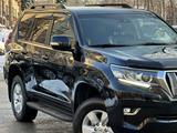 Toyota Land Cruiser Prado 2022 года за 26 500 000 тг. в Алматы – фото 4