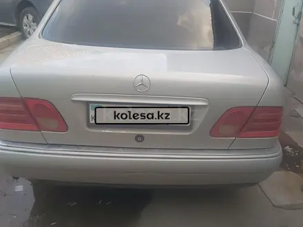 Mercedes-Benz E 230 1996 года за 2 800 000 тг. в Тараз – фото 2