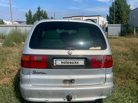 Volkswagen Sharan 1997 года за 600 000 тг. в Аксай – фото 4