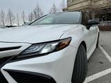 Toyota Camry 2022 года за 17 500 000 тг. в Шымкент – фото 5
