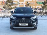 Toyota RAV4 2020 года за 17 500 000 тг. в Кокшетау