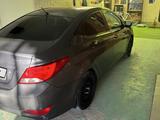 Hyundai Solaris 2015 года за 2 100 000 тг. в Атырау – фото 3