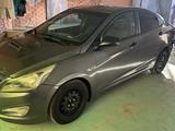 Hyundai Solaris 2015 года за 2 100 000 тг. в Атырау – фото 2