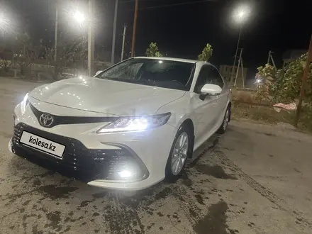 Toyota Camry 2021 года за 14 300 000 тг. в Шымкент