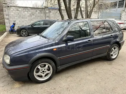 Volkswagen Golf 1994 года за 1 800 000 тг. в Алматы