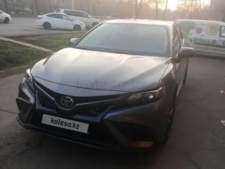 Toyota Camry 2021 года за 11 600 000 тг. в Алматы – фото 17