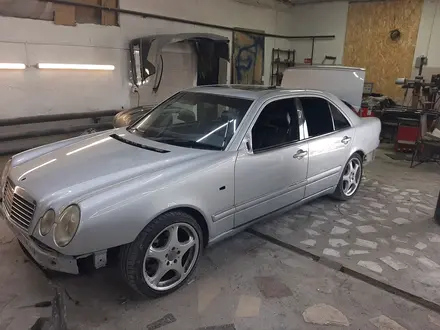 Mercedes-Benz E 320 1997 года за 3 600 000 тг. в Астана