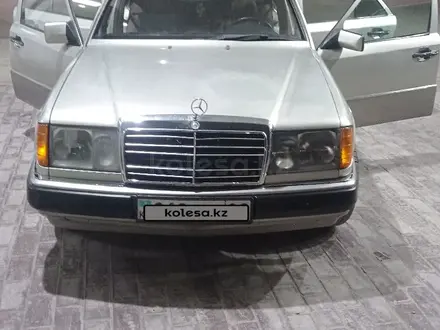 Mercedes-Benz E 220 1991 года за 1 650 000 тг. в Кордай – фото 2