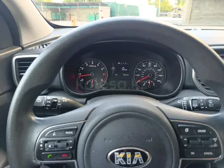 Kia Sportage 2018 года за 9 750 000 тг. в Алматы – фото 22