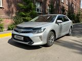 Toyota Camry 2017 года за 12 400 000 тг. в Петропавловск – фото 2