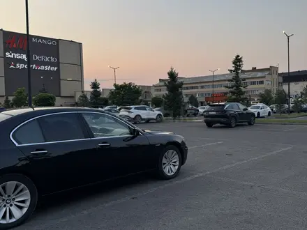 BMW 750 2006 года за 6 500 000 тг. в Алматы – фото 3