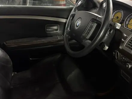 BMW 750 2006 года за 6 500 000 тг. в Алматы – фото 15