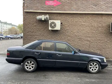 Mercedes-Benz E 220 1995 года за 1 800 000 тг. в Талдыкорган – фото 4