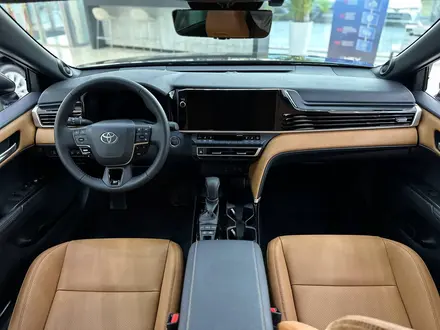 Toyota Camry Luxe 2026 года за 24 190 000 тг. в Кокшетау – фото 8