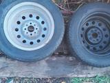 Шины с дисками. за 80 000 тг. в Уральск