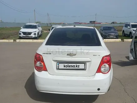 Chevrolet Aveo 2013 года за 3 000 000 тг. в Уральск – фото 3