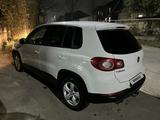 Volkswagen Tiguan 2009 года за 4 700 000 тг. в Шымкент