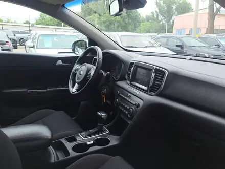 Kia Sportage 2018 года за 8 590 000 тг. в Алматы – фото 15