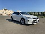 Toyota Camry 2015 года за 10 500 000 тг. в Уральск – фото 2