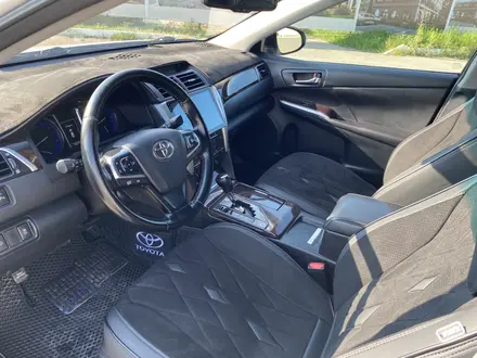 Toyota Camry 2015 года за 10 500 000 тг. в Уральск – фото 16
