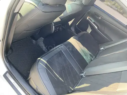 Toyota Camry 2015 года за 10 500 000 тг. в Уральск – фото 14