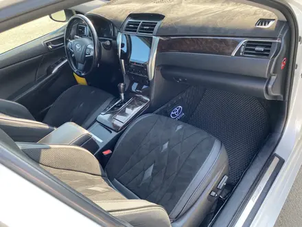 Toyota Camry 2015 года за 10 500 000 тг. в Уральск – фото 17