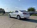 Toyota Camry 2015 года за 10 500 000 тг. в Уральск – фото 3