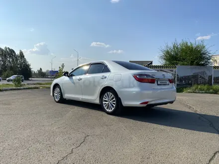 Toyota Camry 2015 года за 10 500 000 тг. в Уральск – фото 3