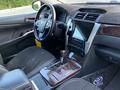 Toyota Camry 2015 года за 10 500 000 тг. в Уральск – фото 25