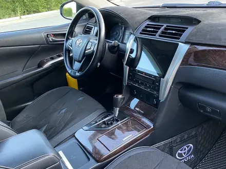 Toyota Camry 2015 года за 10 500 000 тг. в Уральск – фото 25