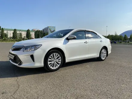 Toyota Camry 2015 года за 10 500 000 тг. в Уральск – фото 4