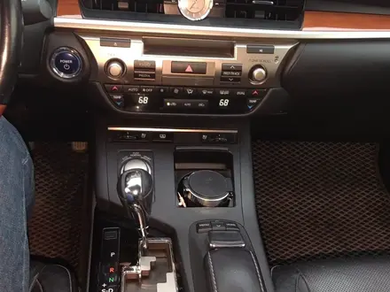 Lexus ES 300h 2015 года за 10 900 000 тг. в Атырау – фото 12