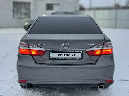 Toyota Camry 2015 года за 10 500 000 тг. в Актобе – фото 9