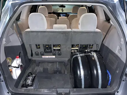 Toyota Sienna 2015 года за 13 500 000 тг. в Алматы – фото 14