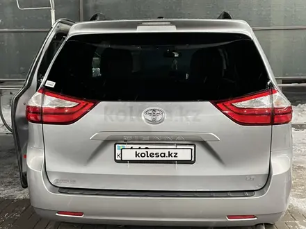 Toyota Sienna 2015 года за 13 500 000 тг. в Алматы