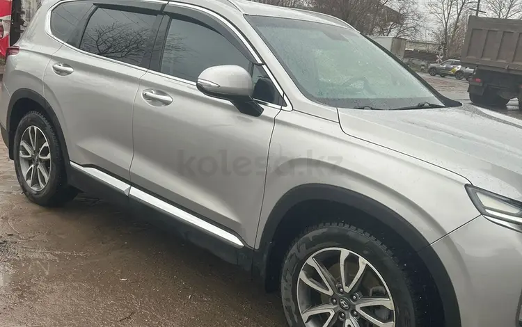 Hyundai Santa Fe 2020 годаfor13 500 000 тг. в Астана