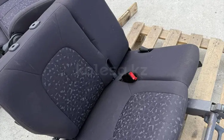 Сиденья на mercedes a-ckass, мерседес а-класс за 30 000 тг. в Алматы