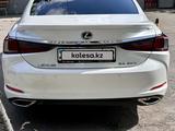 Lexus ES 350 2023 года за 31 000 000 тг. в Алматы – фото 2