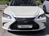 Lexus ES 350 2023 года за 31 000 000 тг. в Алматы