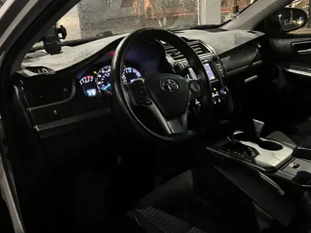 Toyota Camry 2014 года за 5 300 000 тг. в Актобе – фото 3