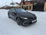 Toyota Camry 2023 года за 17 200 000 тг. в Актобе