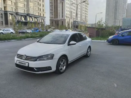 Volkswagen Passat 2013 года за 6 200 000 тг. в Астана – фото 2