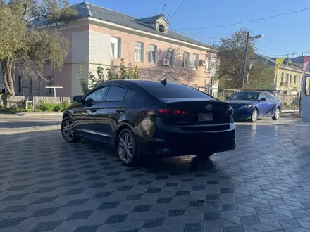 Hyundai Elantra 2018 года за 5 500 000 тг. в Атырау – фото 3