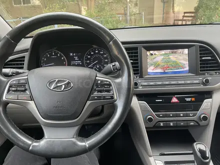 Hyundai Elantra 2018 года за 5 500 000 тг. в Атырау – фото 5