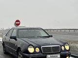 Mercedes-Benz E 200 1997 года за 2 200 000 тг. в Жанаозен