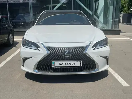 Lexus ES 350 2019 года за 25 000 000 тг. в Алматы