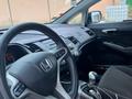 Honda Civic 2007 годаfor3 300 000 тг. в Атырау – фото 11